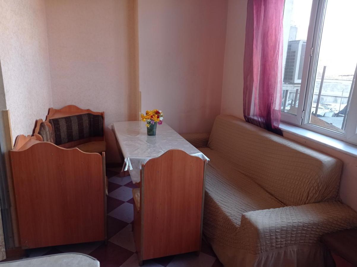 Sun City Hostel Yerevan Ngoại thất bức ảnh