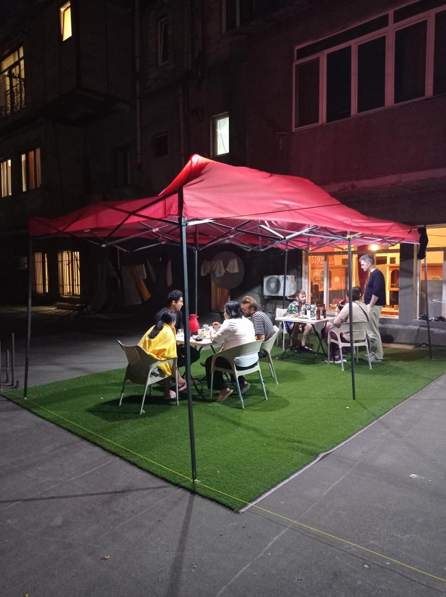 Sun City Hostel Yerevan Ngoại thất bức ảnh